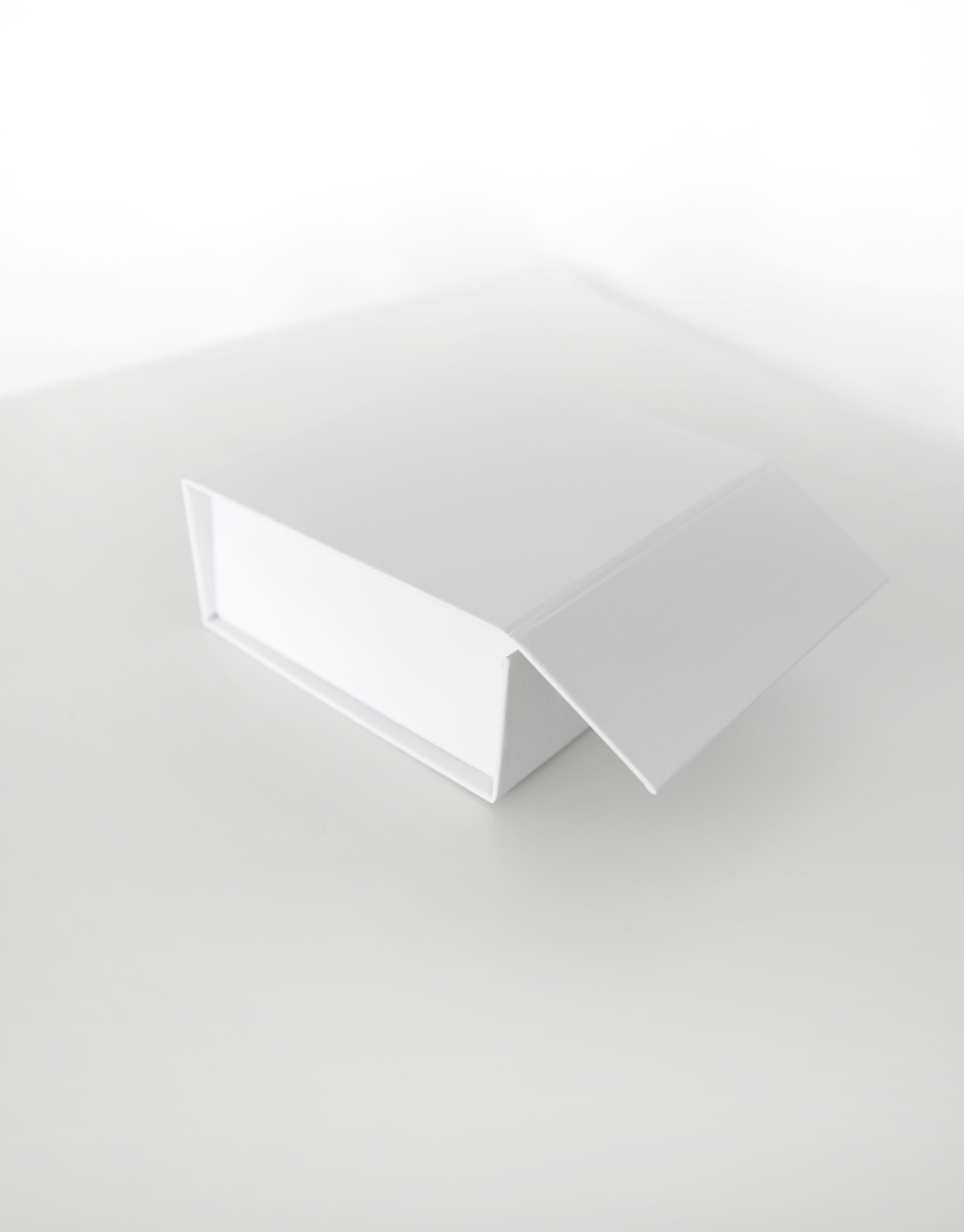23Dreams Petite Gift Box - Elegant and Chic Matt White Magnetic Closure Box
