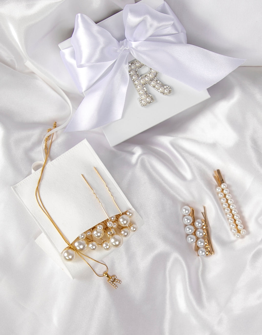 23Dreams Elegant 18K Gold Plated Letter Pearl Necklace;  Glamour Pearls Hair Pin Set In Gold 18 Pins; White Pearls Gold Hair Pin Set Luxe Glam; White Pearled Hair Clip Set in Gold Timeless Elegance. Add a touch of sophistication to your bridal look with the white pearled hair clip set in gold, a timeless beauty.