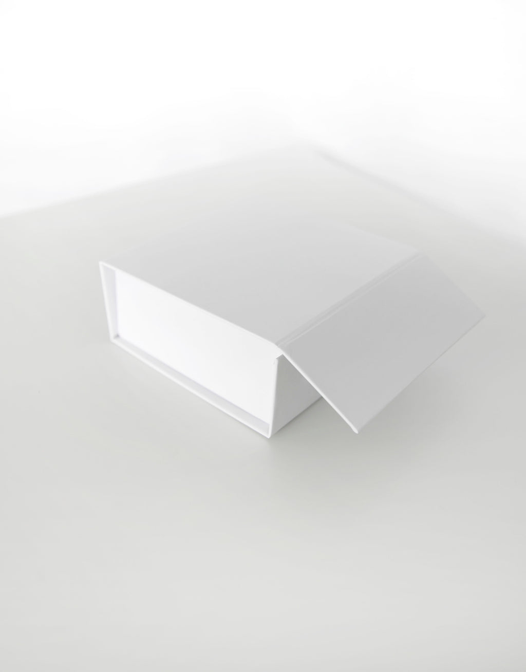 23Dreams Petite Gift Box - Elegant and Chic Matt White Magnetic Closure Box