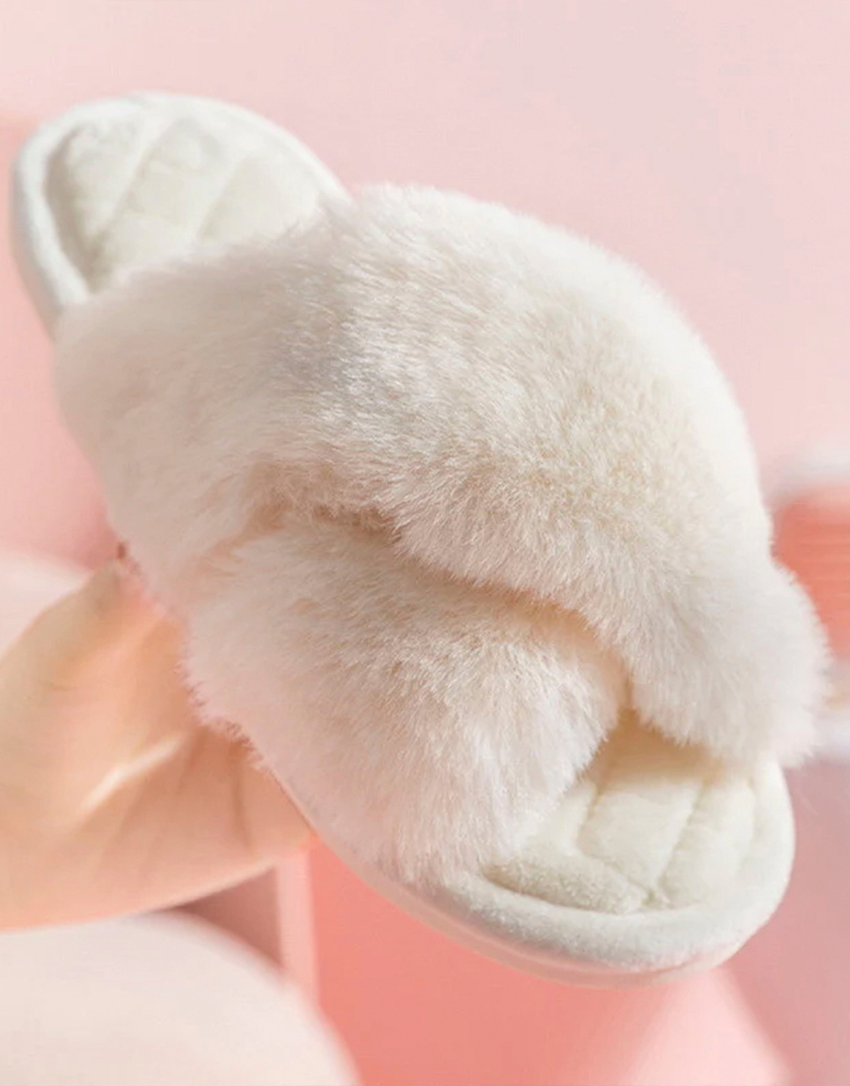 Women's Ivory Fluffy Slippers - Cozy and Stylish