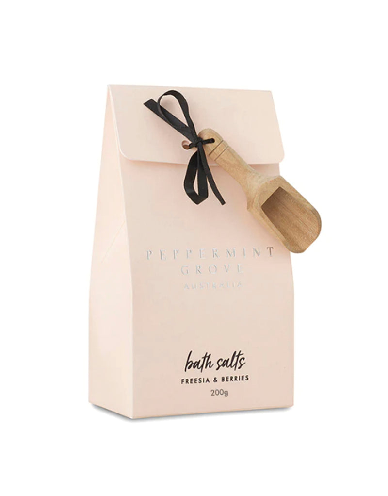 Aromatic bath salts with a delightful Freesia & Berries fragrance.