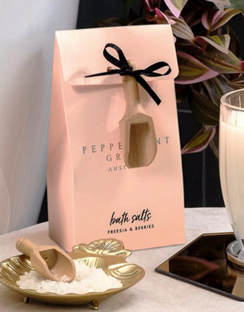 Relaxing and nourishing bath salts infused with the scent of Freesia & Berries.